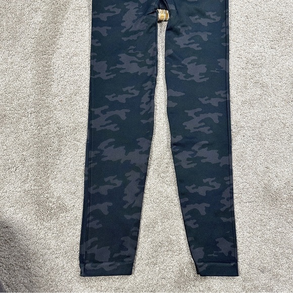 SPANX Look At Me Now Seamless Leggings High Rise in Black Camo Size L - Picture 7 of 15